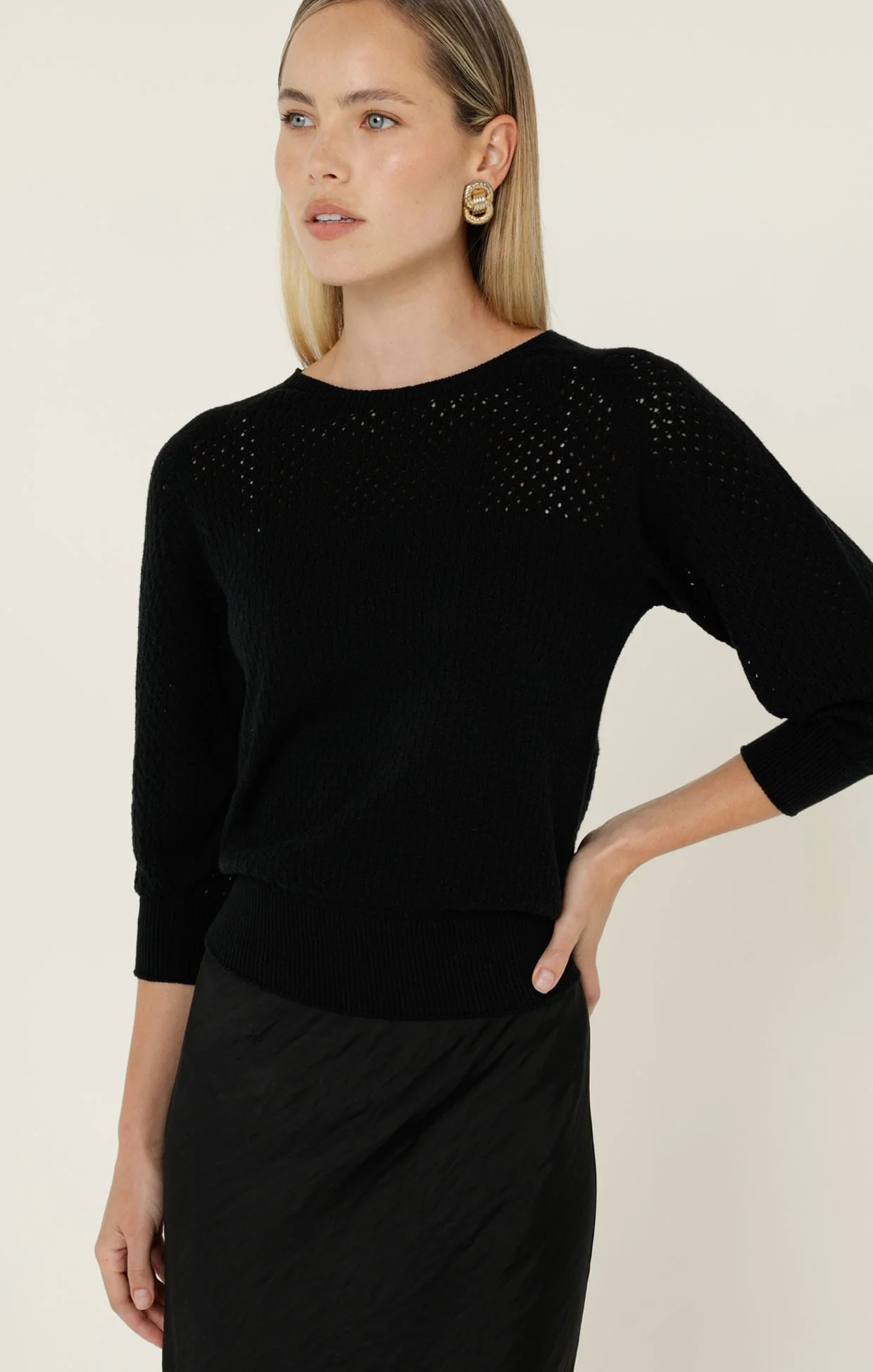 3/4 SLEEVE RIPPLE KNIT TOP IN BLACK - Image 7