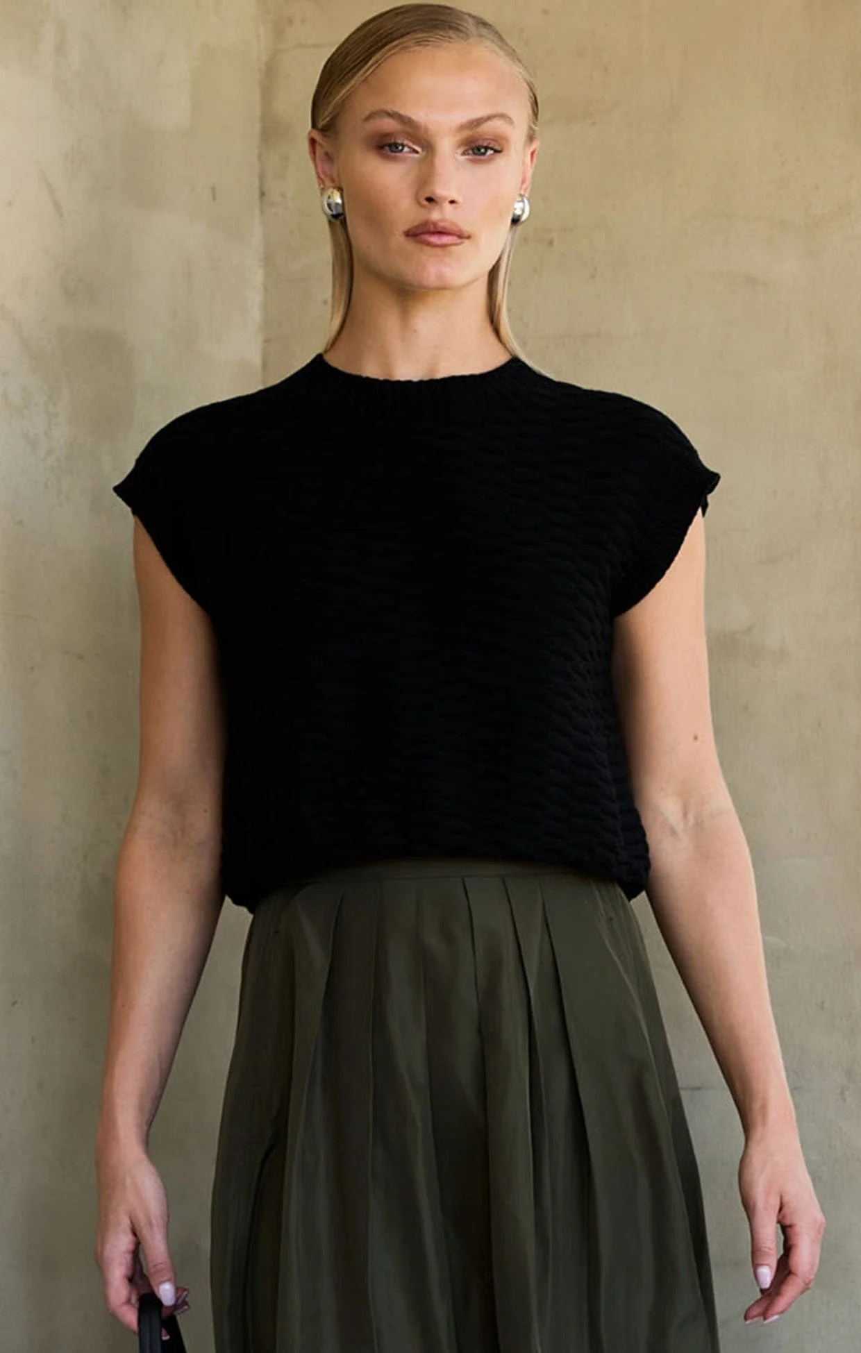 BUBBLE KNIT TOP IN BLACK - Image 3