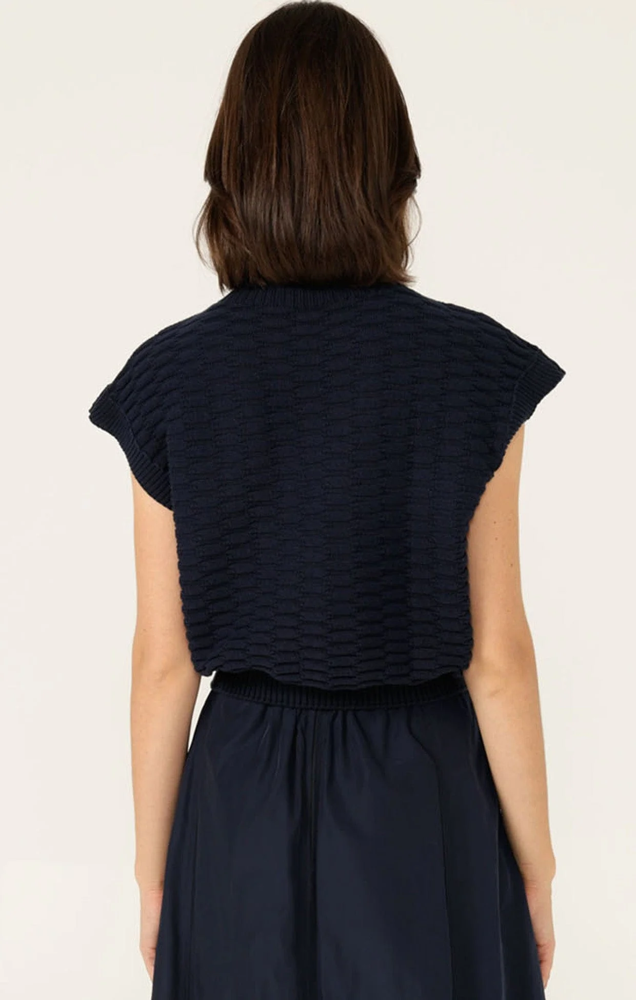 BUBBLE KNIT TOP IN NAVY - Image 8