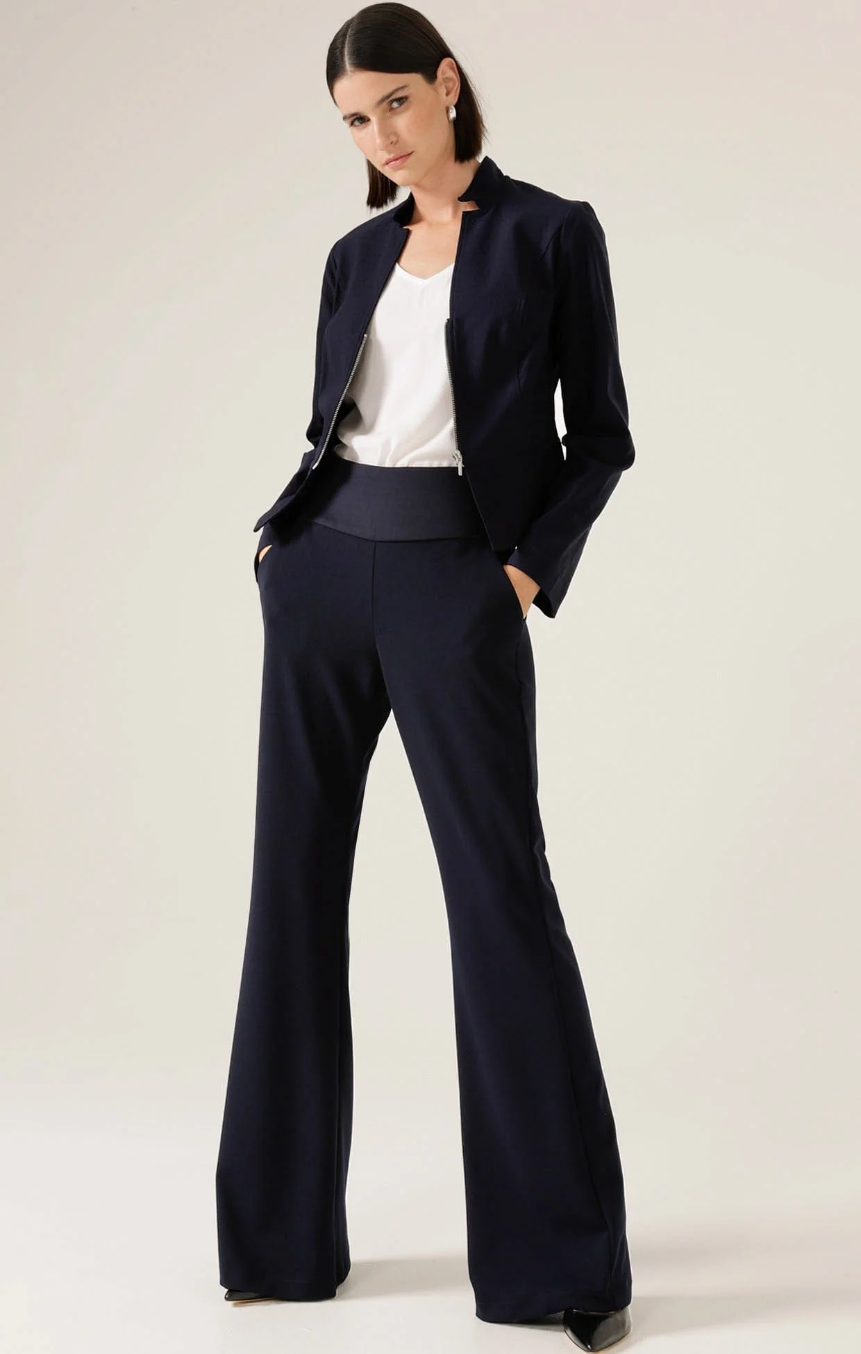 CLASSIC TROUSER IN NAVY - Image 3