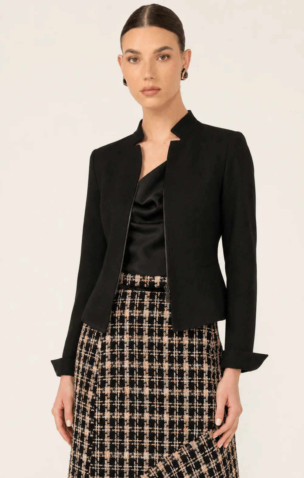 FRONT ZIP PEPLUM JACKET IN BLACK - Image 10