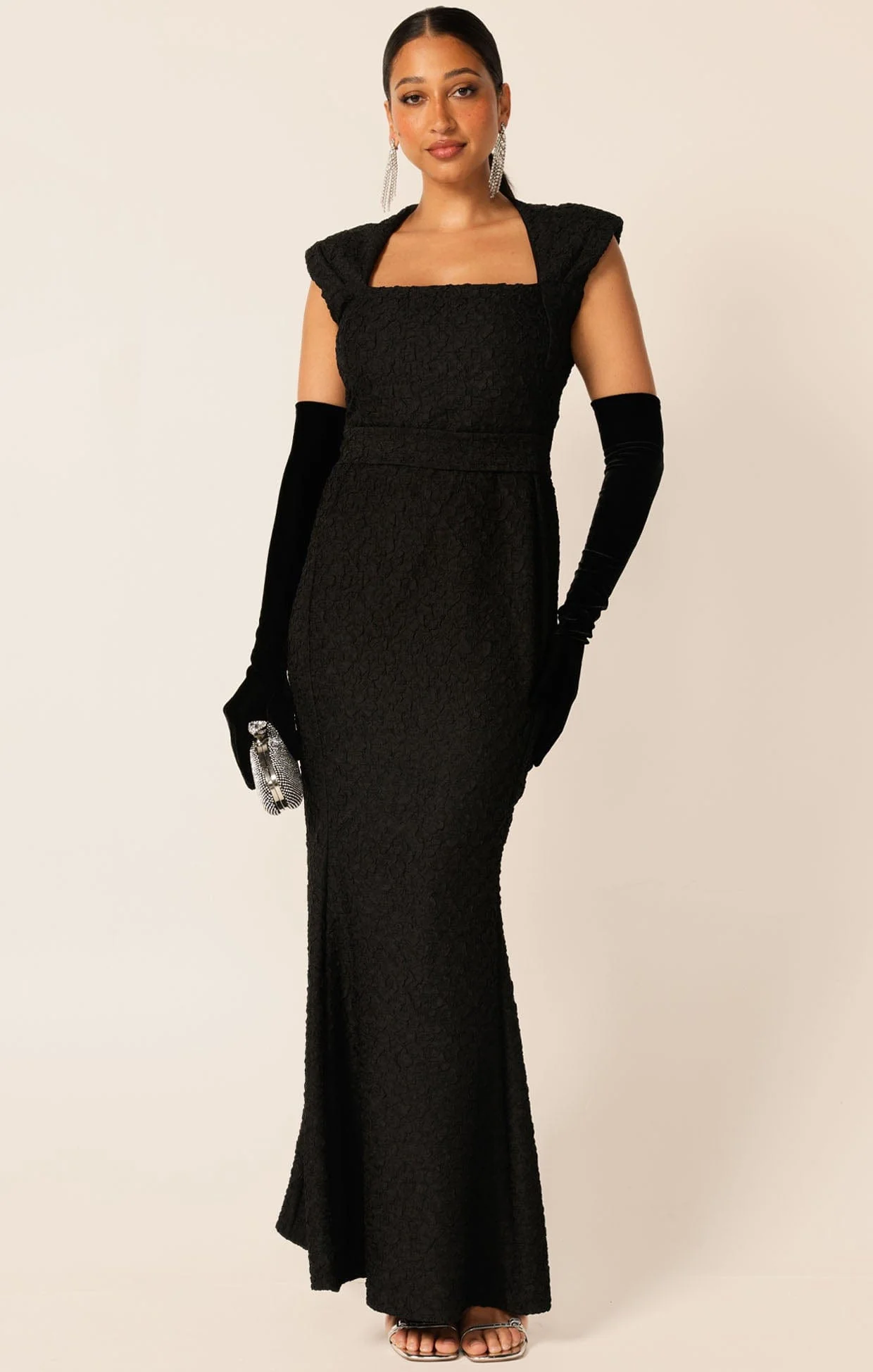 GALA ROYALE GOWN IN BLACK - Image 3