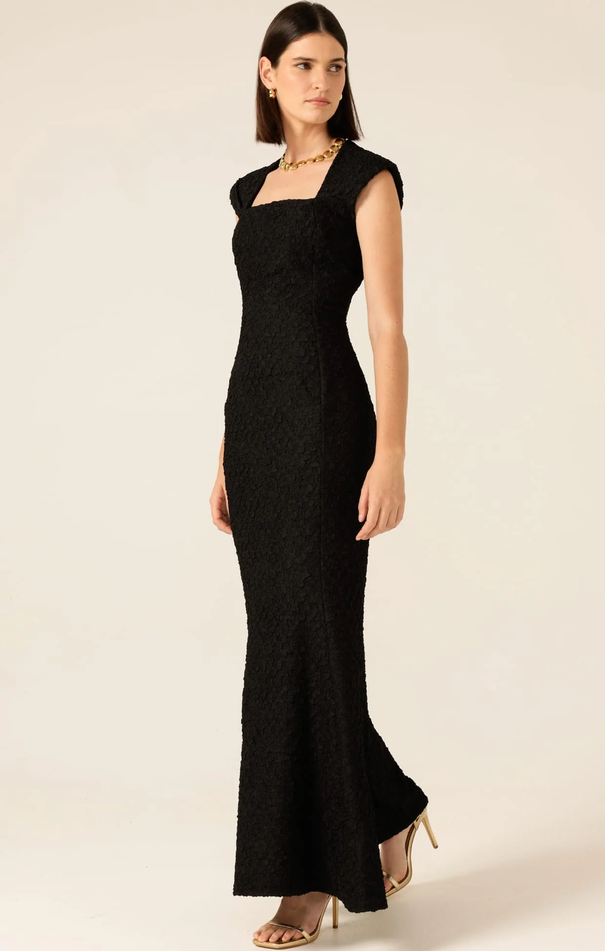 GALA ROYALE GOWN IN BLACK - Image 4