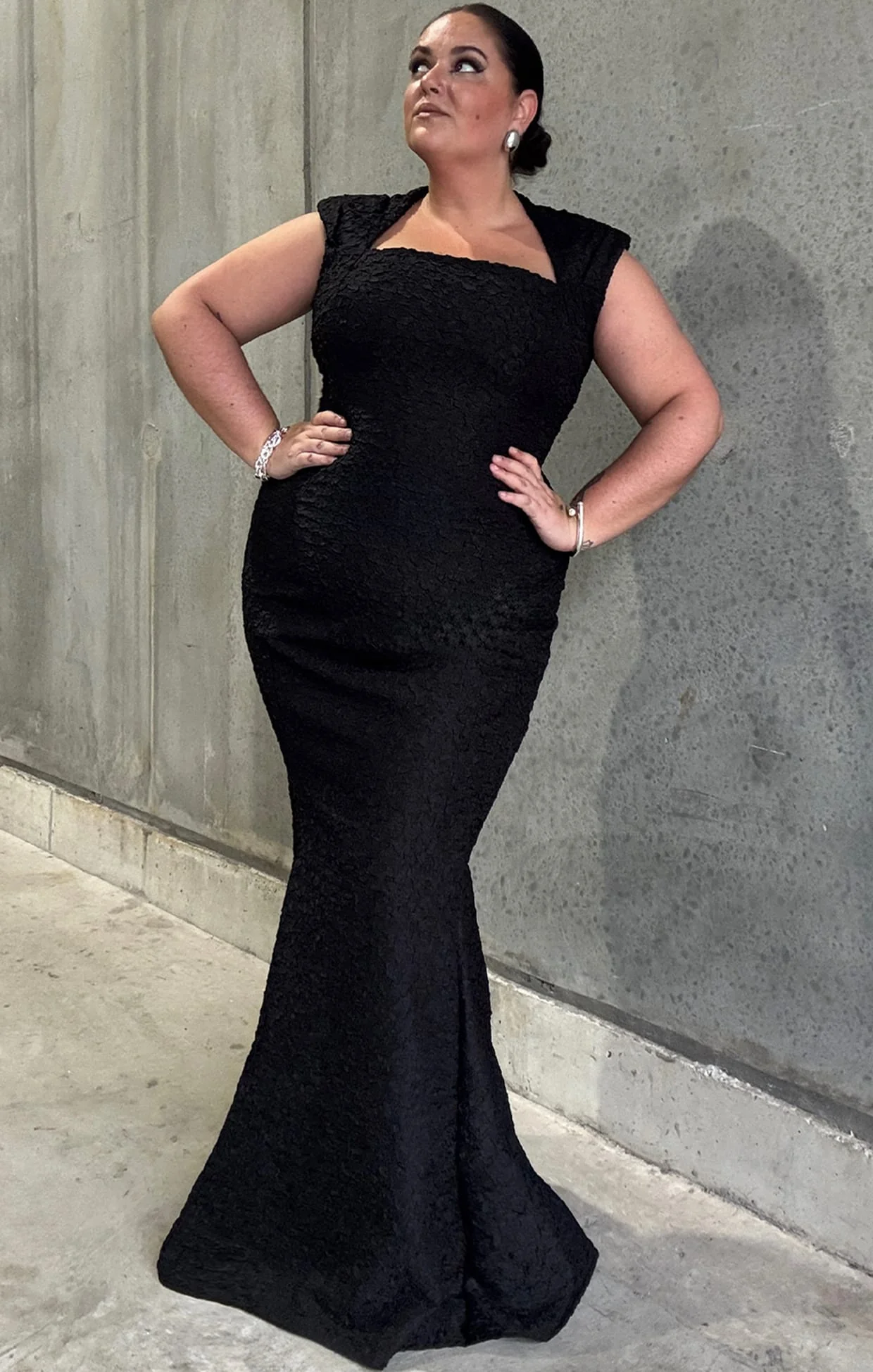 GALA ROYALE GOWN IN BLACK - Image 7