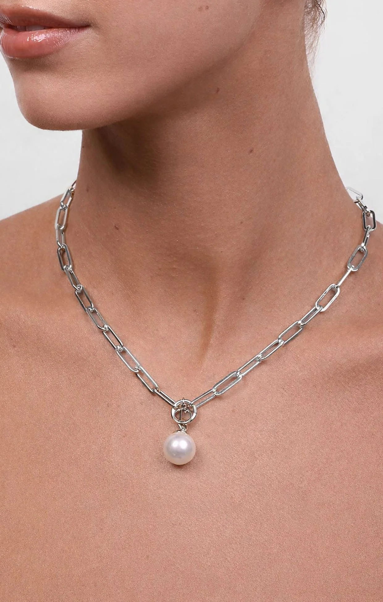 HAYLEY PEARL NECKLACE IN SILVER - Image 2