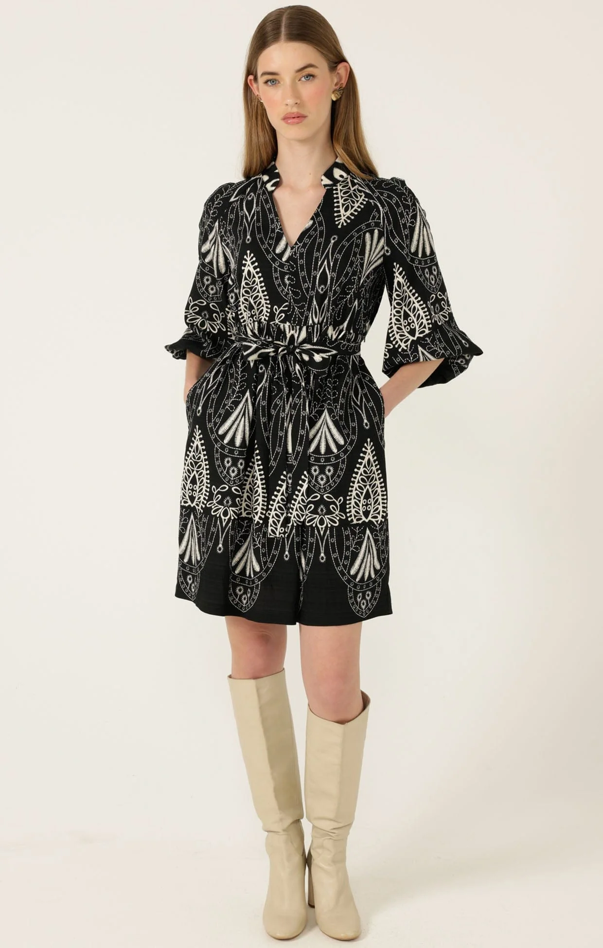 KIRRA SHIFT DRESS IN BLACK CREAM