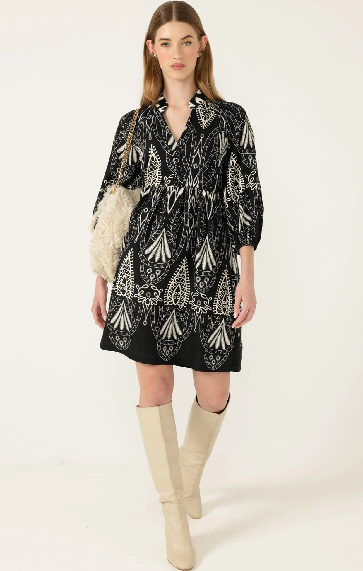 KIRRA SHIFT DRESS IN BLACK CREAM - Image 2