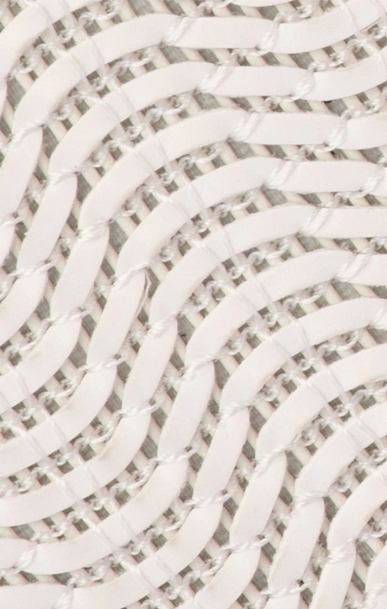 LINDY WOVEN CLUTCH IN WHITE - Image 3