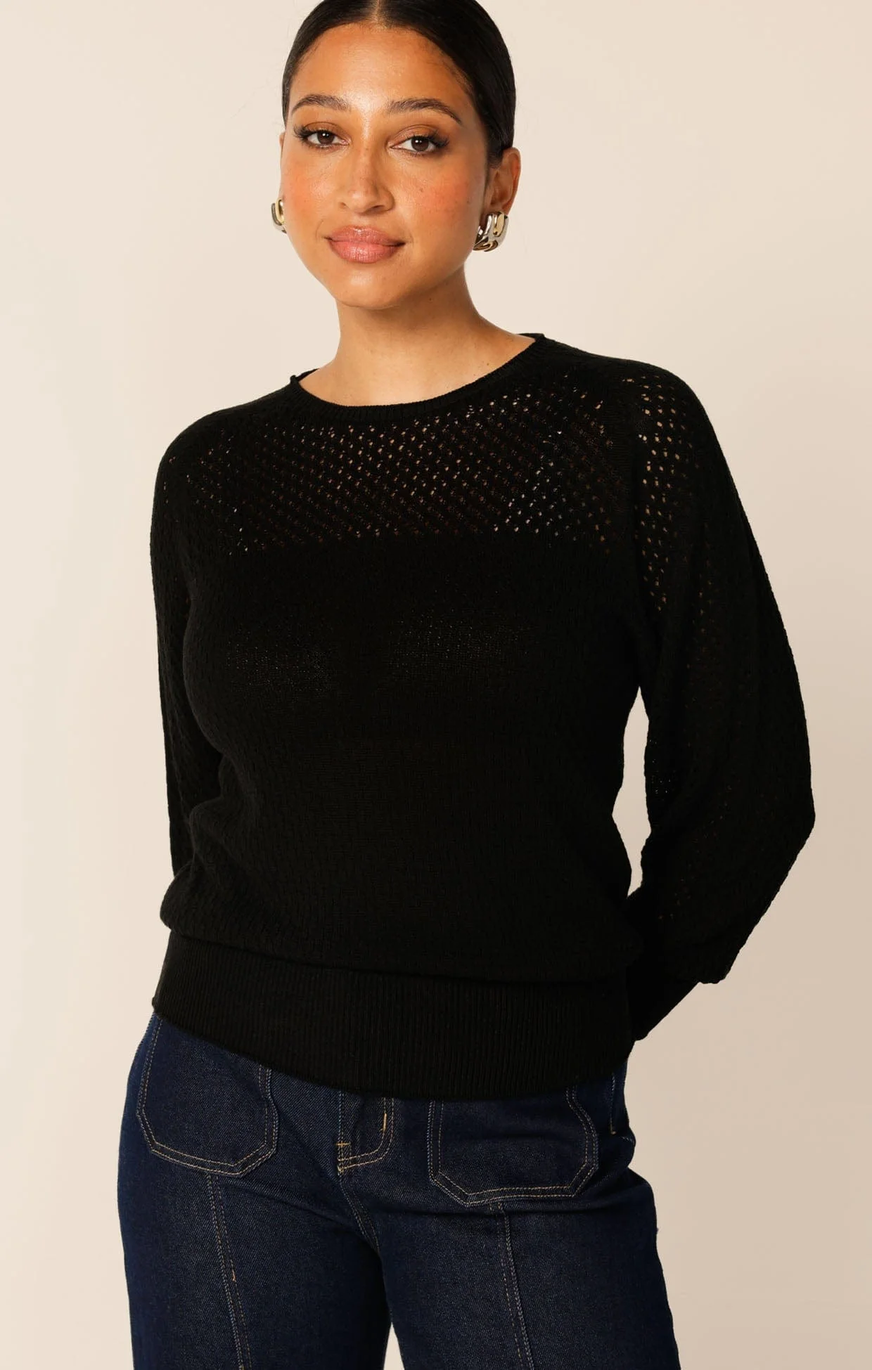 LONG SLEEVE RIPPLE KNIT TOP IN BLACK