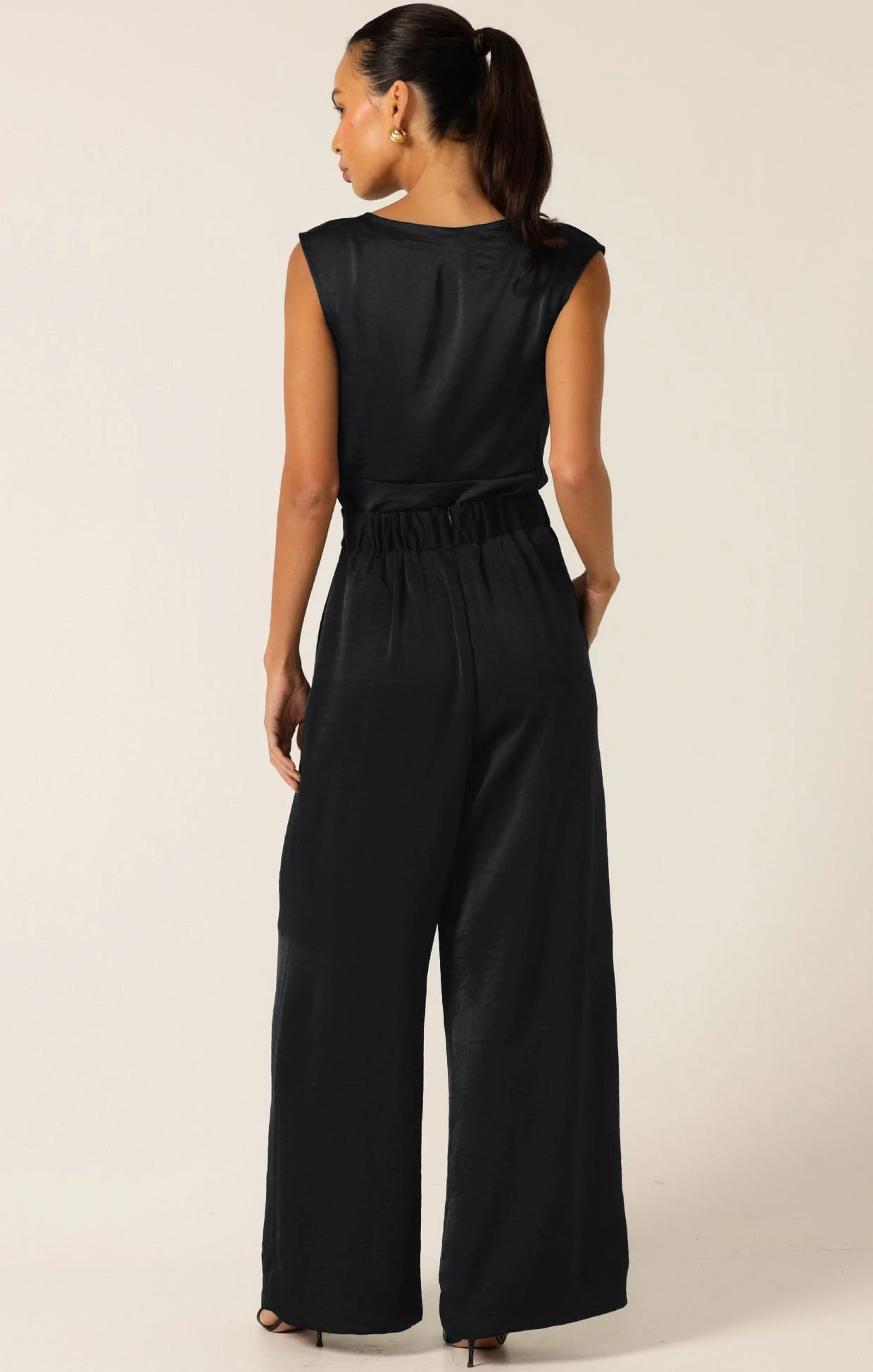 LUXE PLEATED TROUSER IN BLACK - Image 9