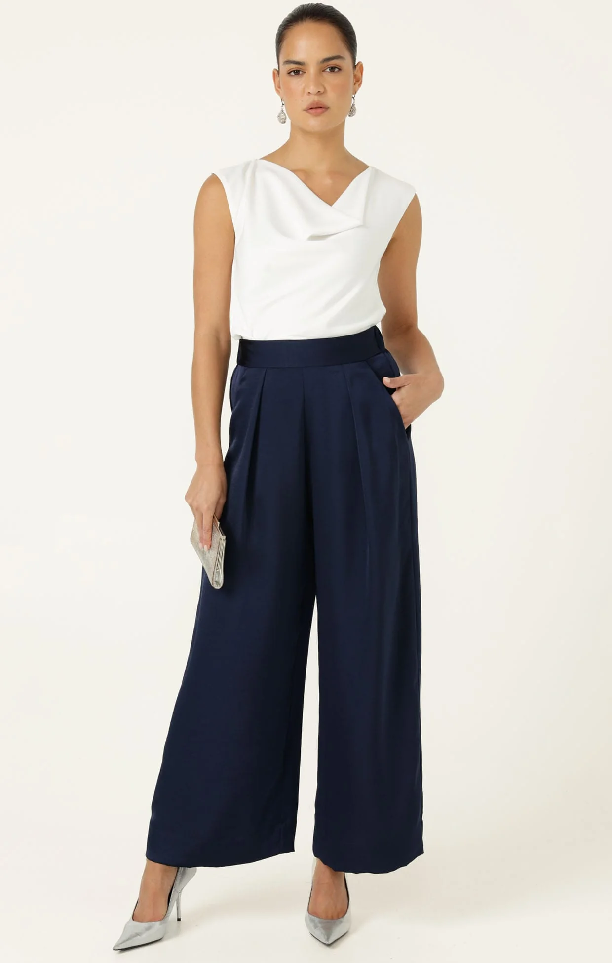 LUXE PLEATED TROUSER IN NAVY - Image 2