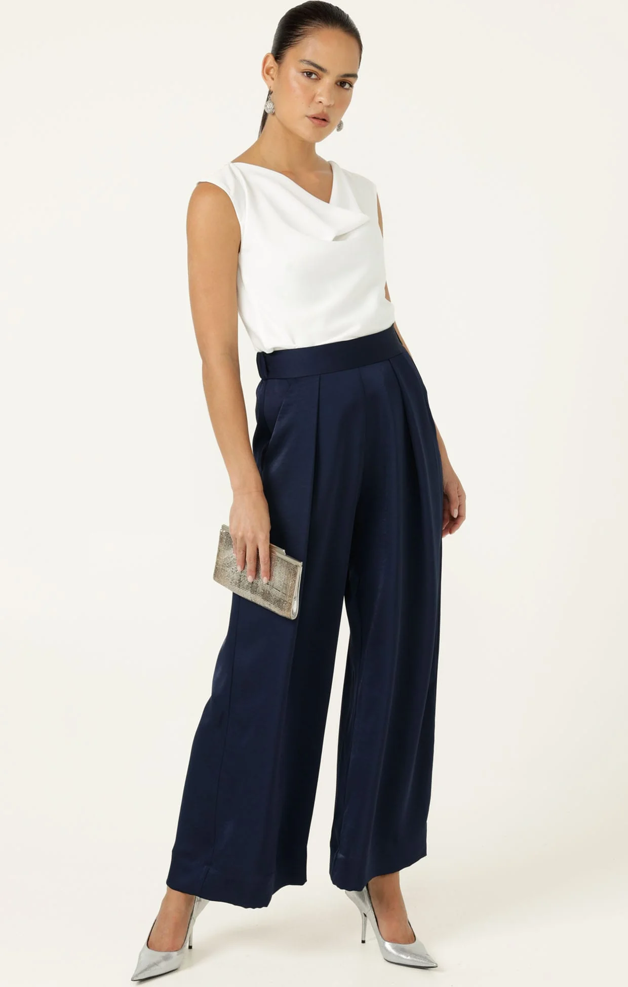 LUXE PLEATED TROUSER IN NAVY - Image 3