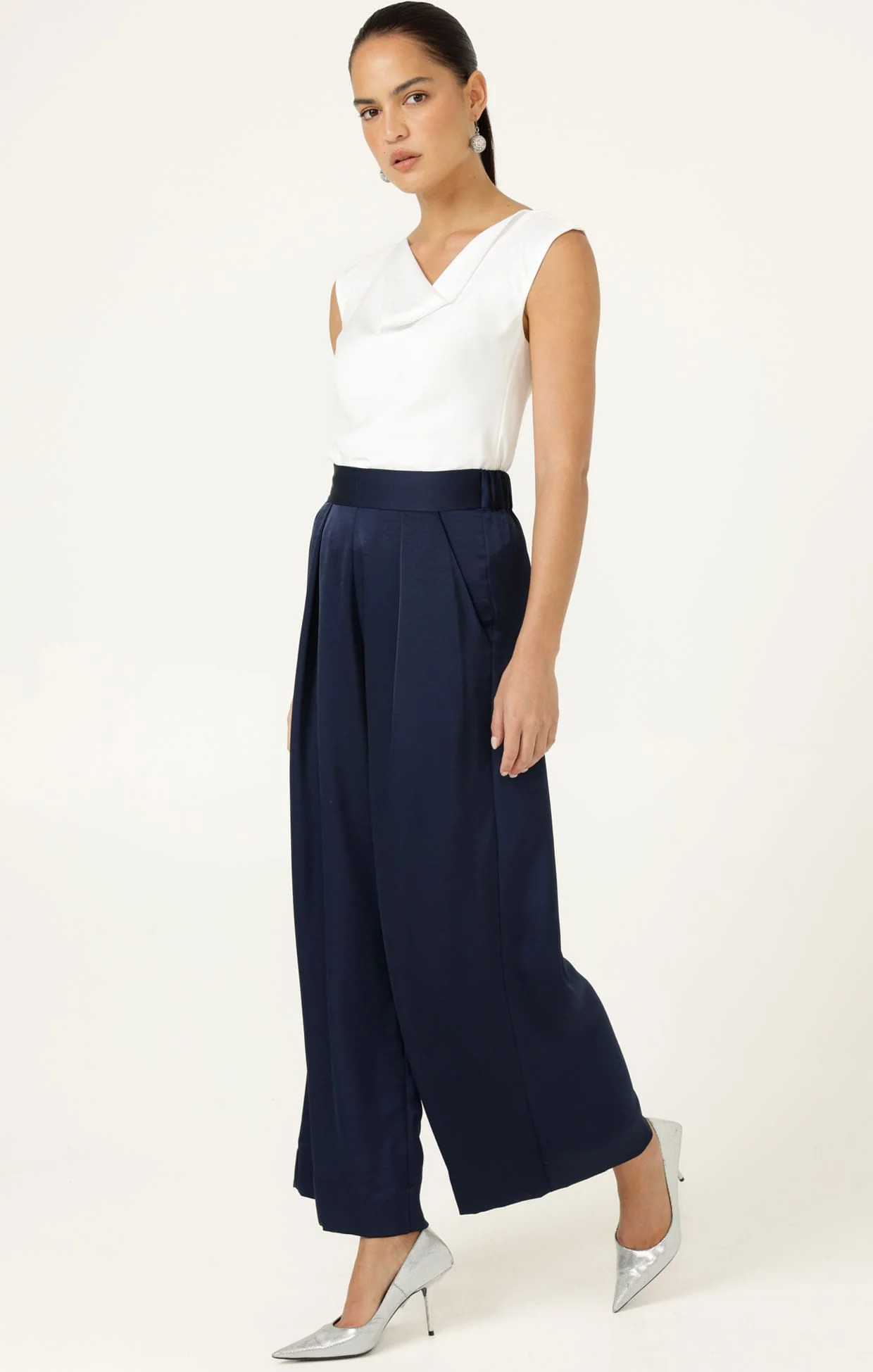 LUXE PLEATED TROUSER IN NAVY - Image 5