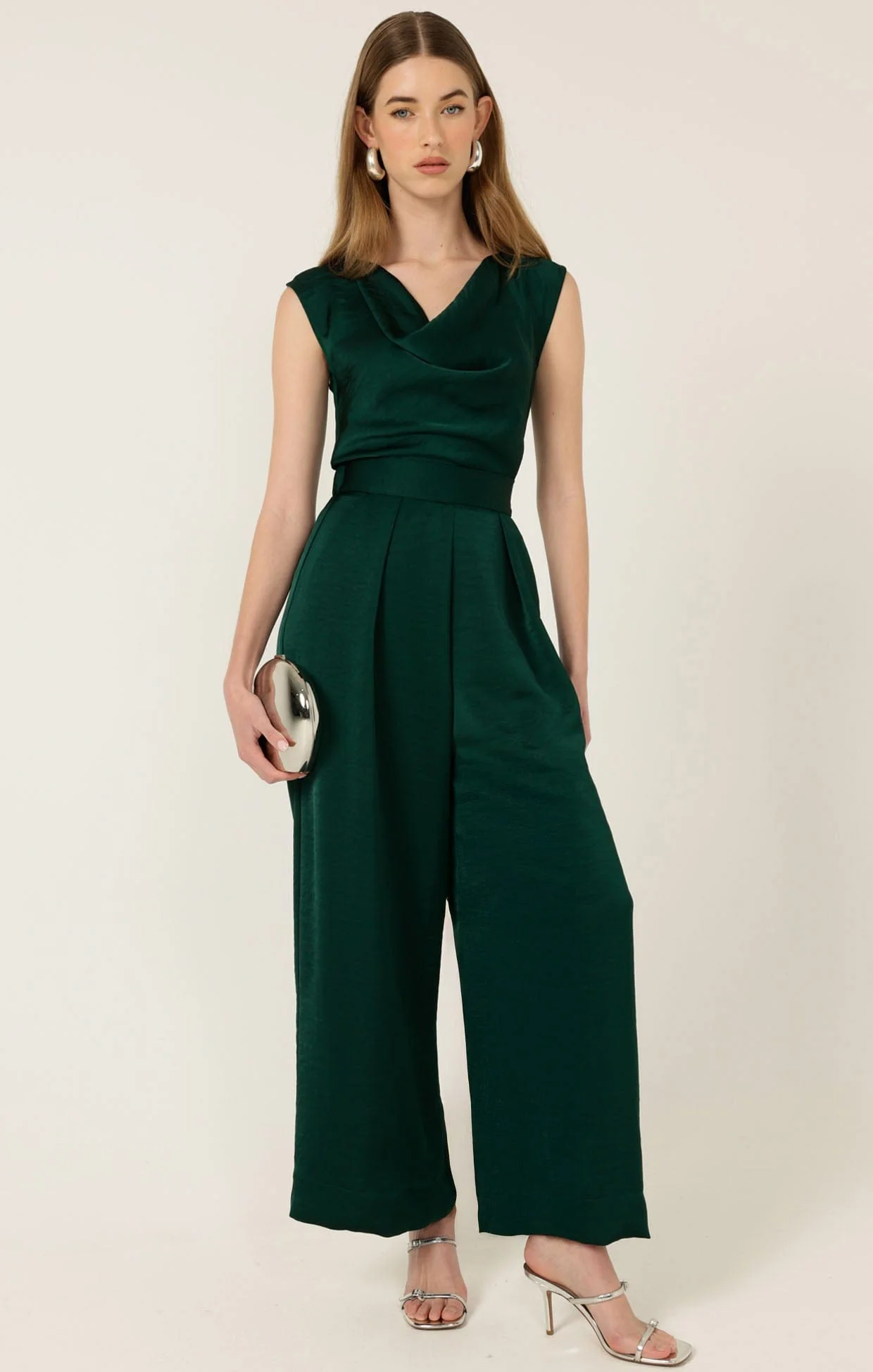 LUXE PLEATED TROUSER IN EMERALD - Image 6