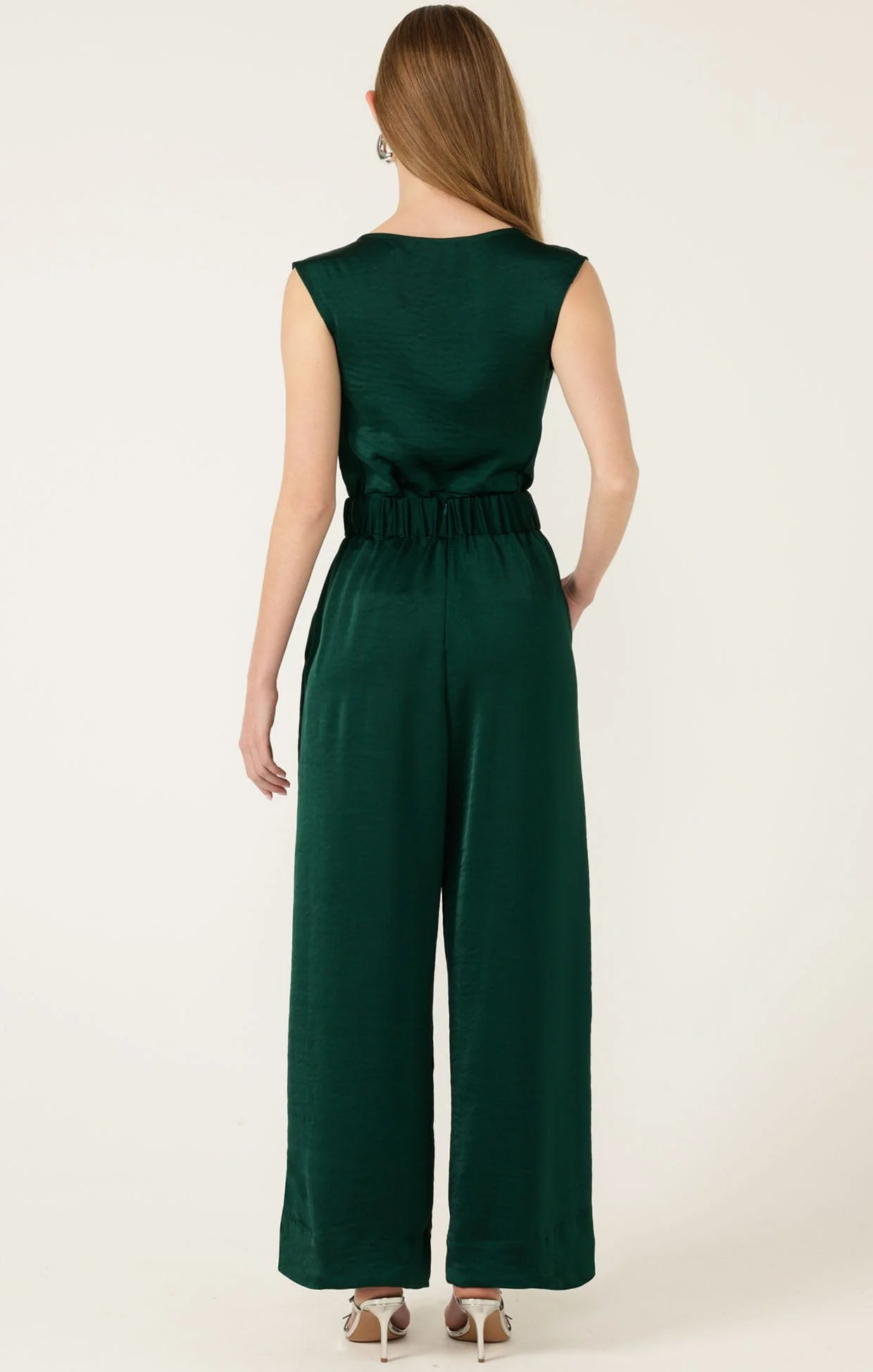 LUXE PLEATED TROUSER IN EMERALD - Image 8