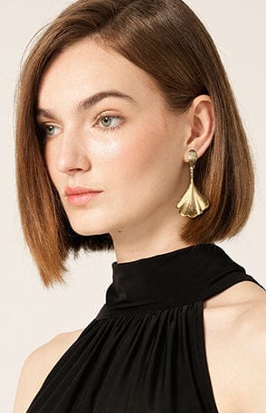 REMI FAN EARRING IN GOLD CRYSTAL - Image 2