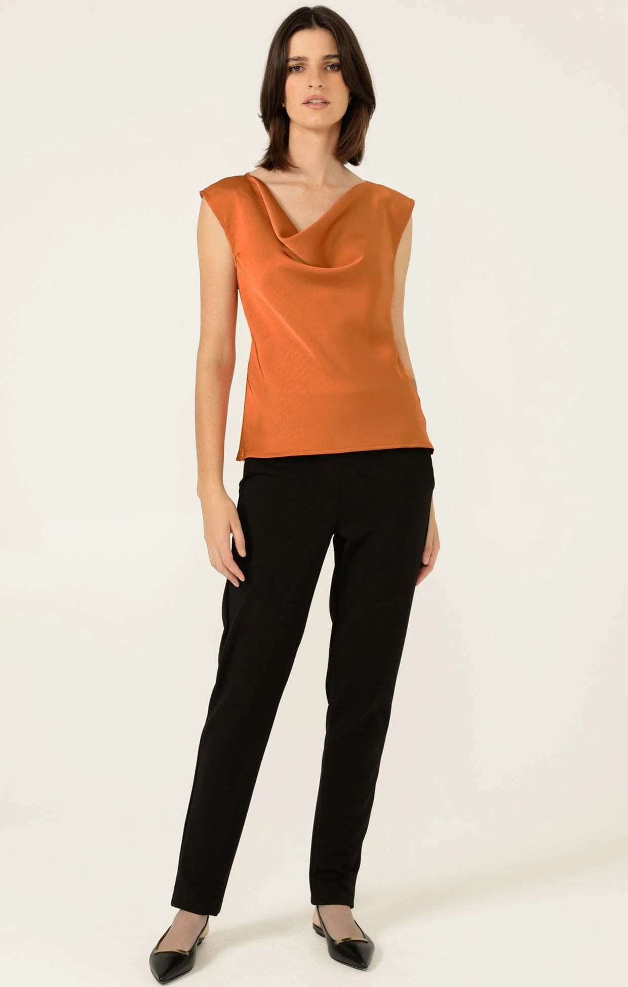 TAPERED LEG PANT IN BLACK - Image 4