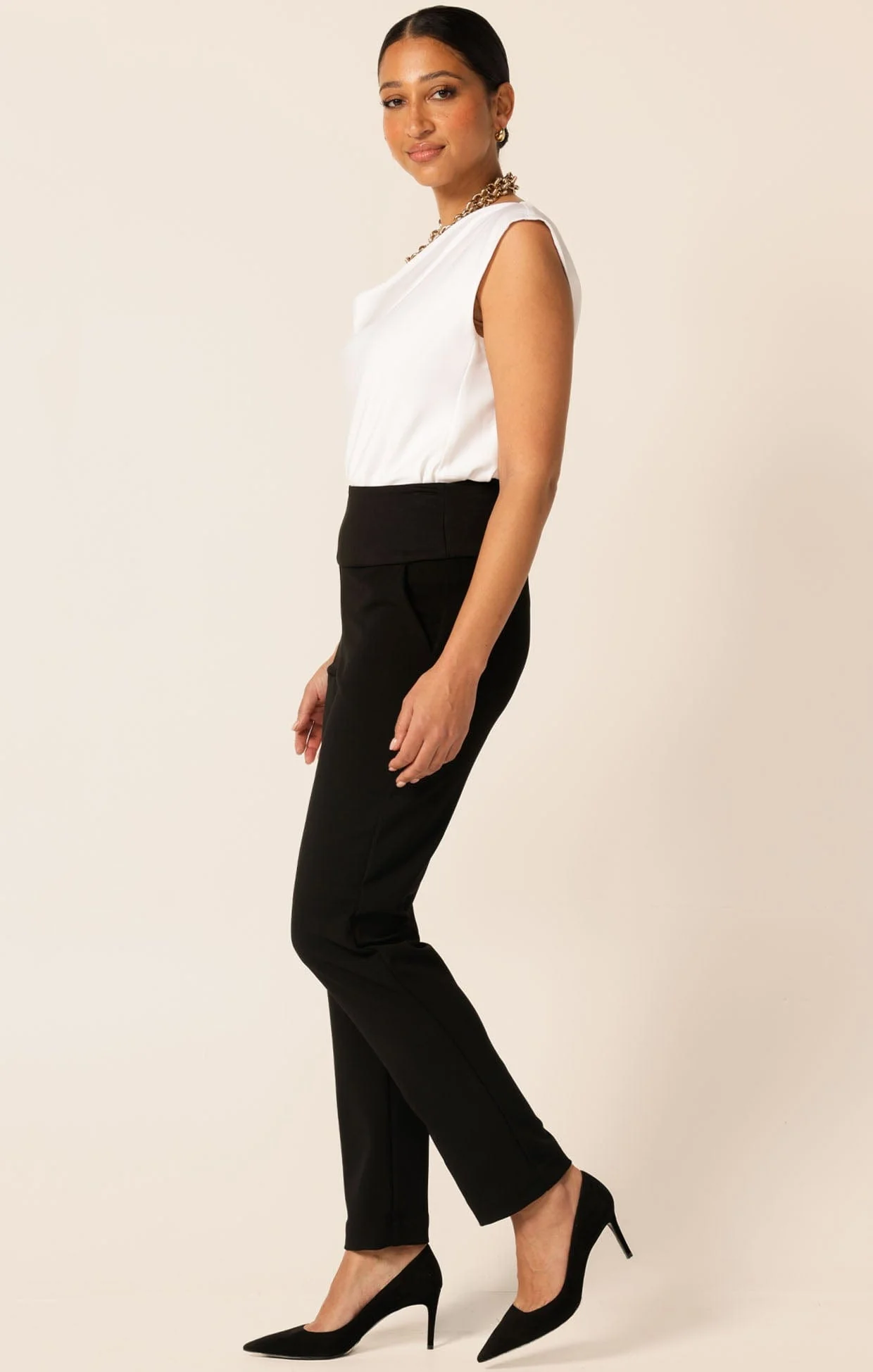 TAPERED LEG PANT IN BLACK - Image 9