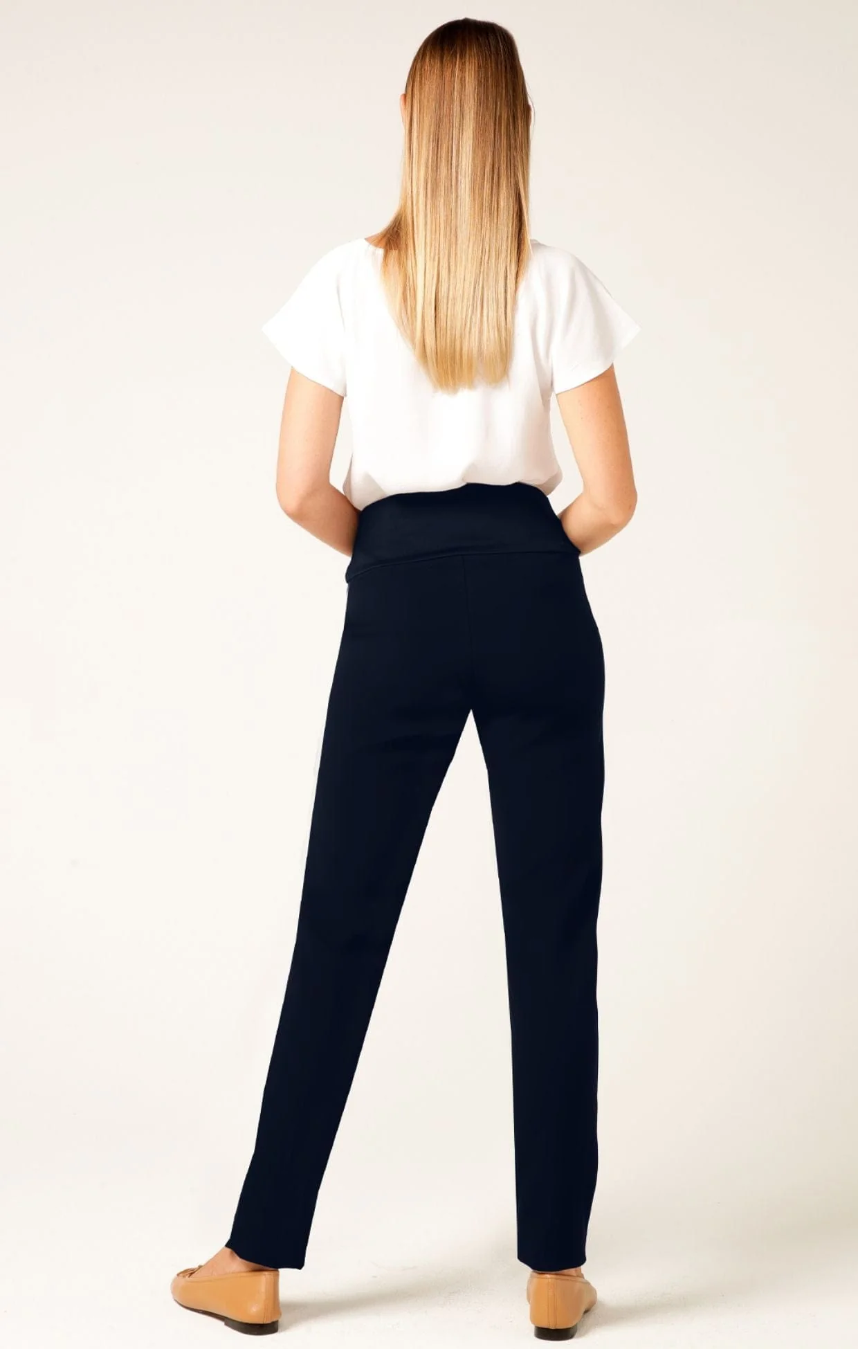 TAPERED LEG PANT IN NAVY - Image 9