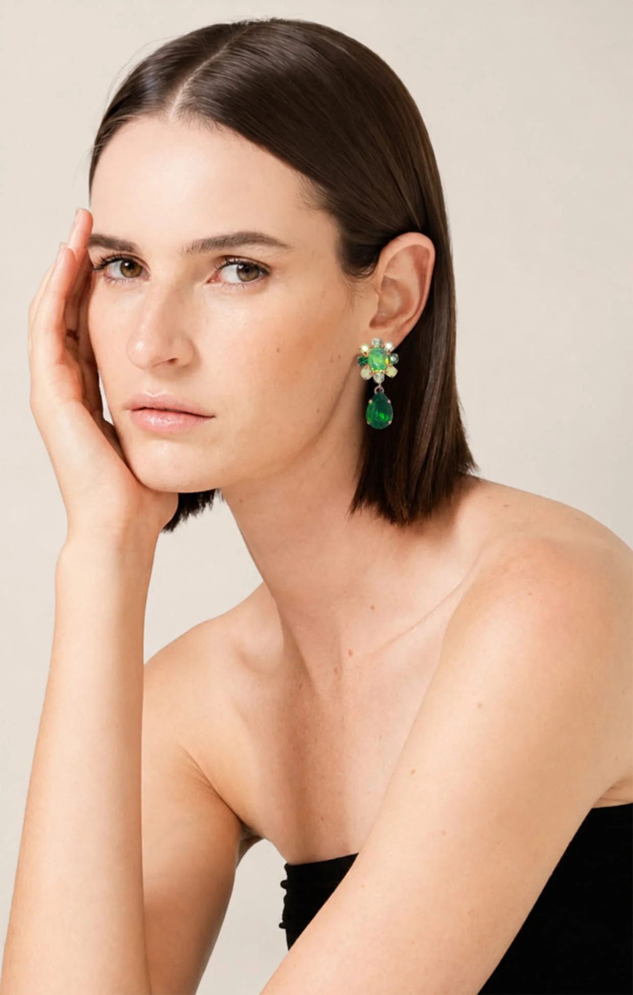 ZURICH EARRINGS IN EMERALD - Image 2